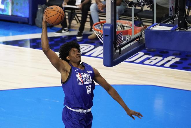 体现了一名 体现了一名